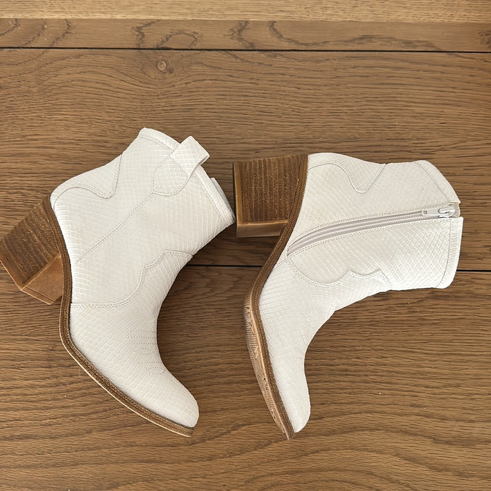 Boots - Picture 6 of 10
